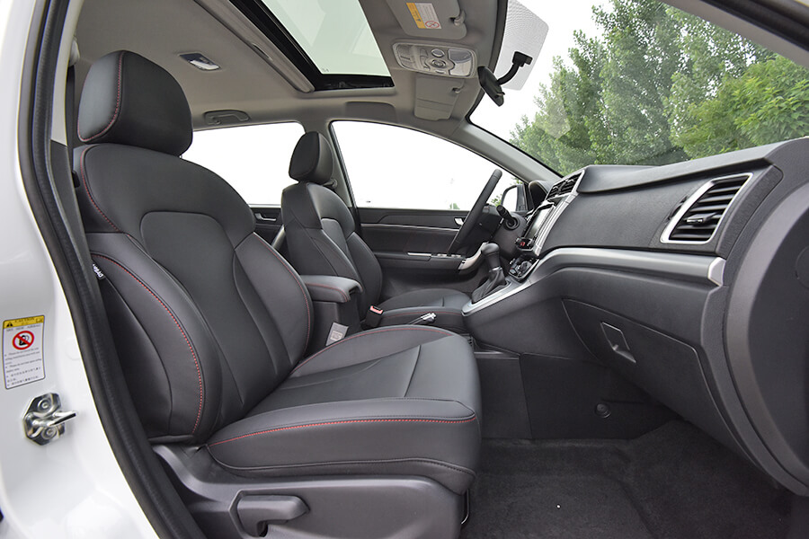 2019款哈弗m6 精英型7dct 前排坐席空间