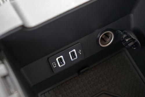 哈弗H9 2022款 尊享型前排USB及点烟器插口