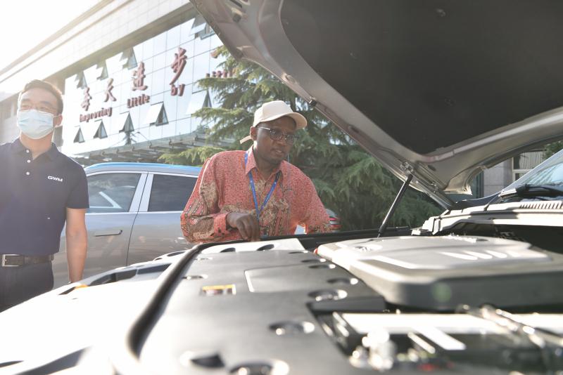 外交部组织20多国驻华使节参访长城汽车 盛赞长城智能新能源！